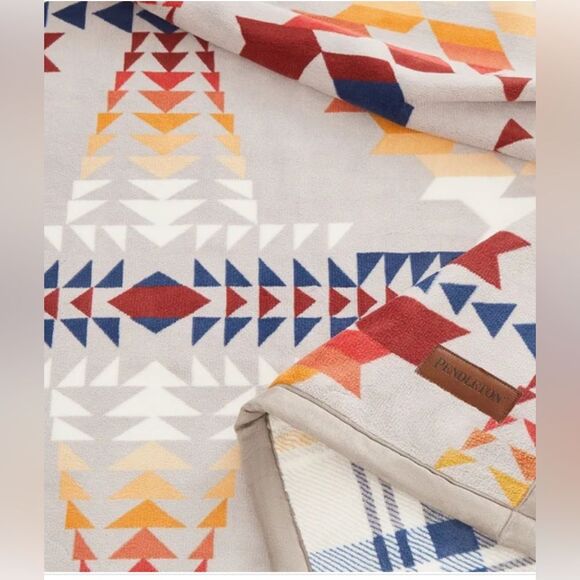 Brand New! Pendleton Reversible Plush Throw -Legend Lake Gray - Picture 3 of 6